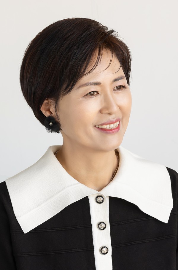 함께 걷는 길의 지평에서 건져 올린 시인의 모색