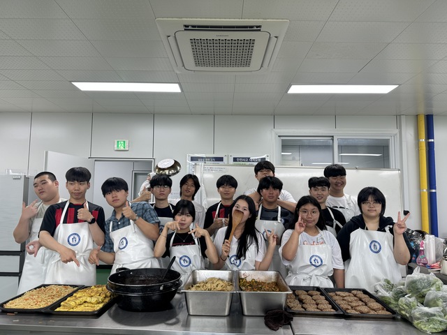 한국식품마이스터고, 직접 기른 텃밭 작물로 반찬 나눔