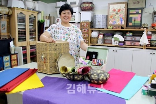 손끝에서 피어나는 한지공예의 아름다움