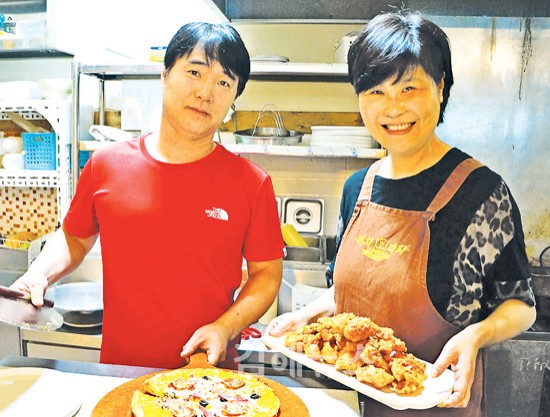 달콤한 엄마피자, 부드러운 치킨 속살 말릴 수 없는 중독성에 멈출 수 없는 손