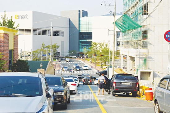 불법 주·정차, 못 살겠네 정말 신세계·이마트 인근 주민 몸살