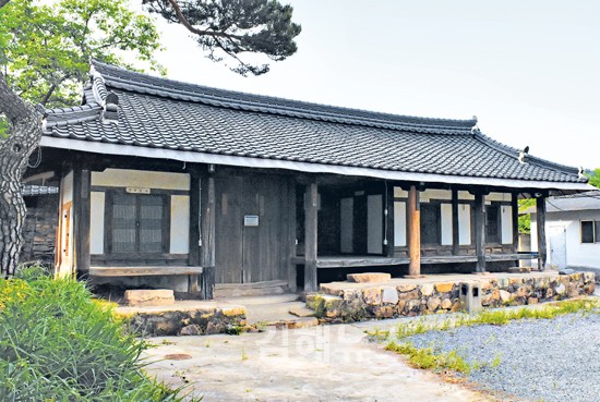 광주안씨 안경지 선생 후손, 대대로 농사 지으며 160년 간 지켜온 한옥