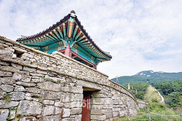 도심 속 자연으로 가는 길, 역사와 젊음이 공존하는 금정(金井)