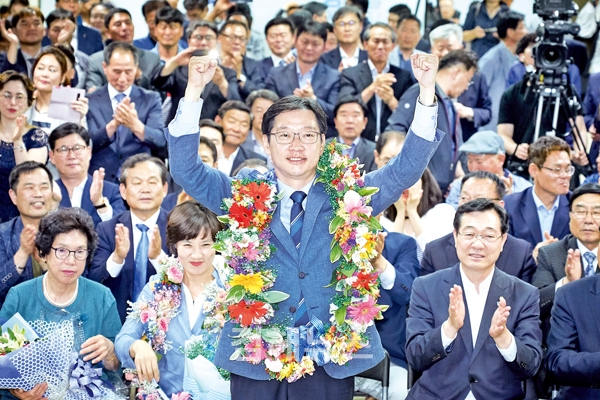 김경수 경남도지사 당선인 한국정치 이정표 될 것… 경남 경제·민생살리기 주력