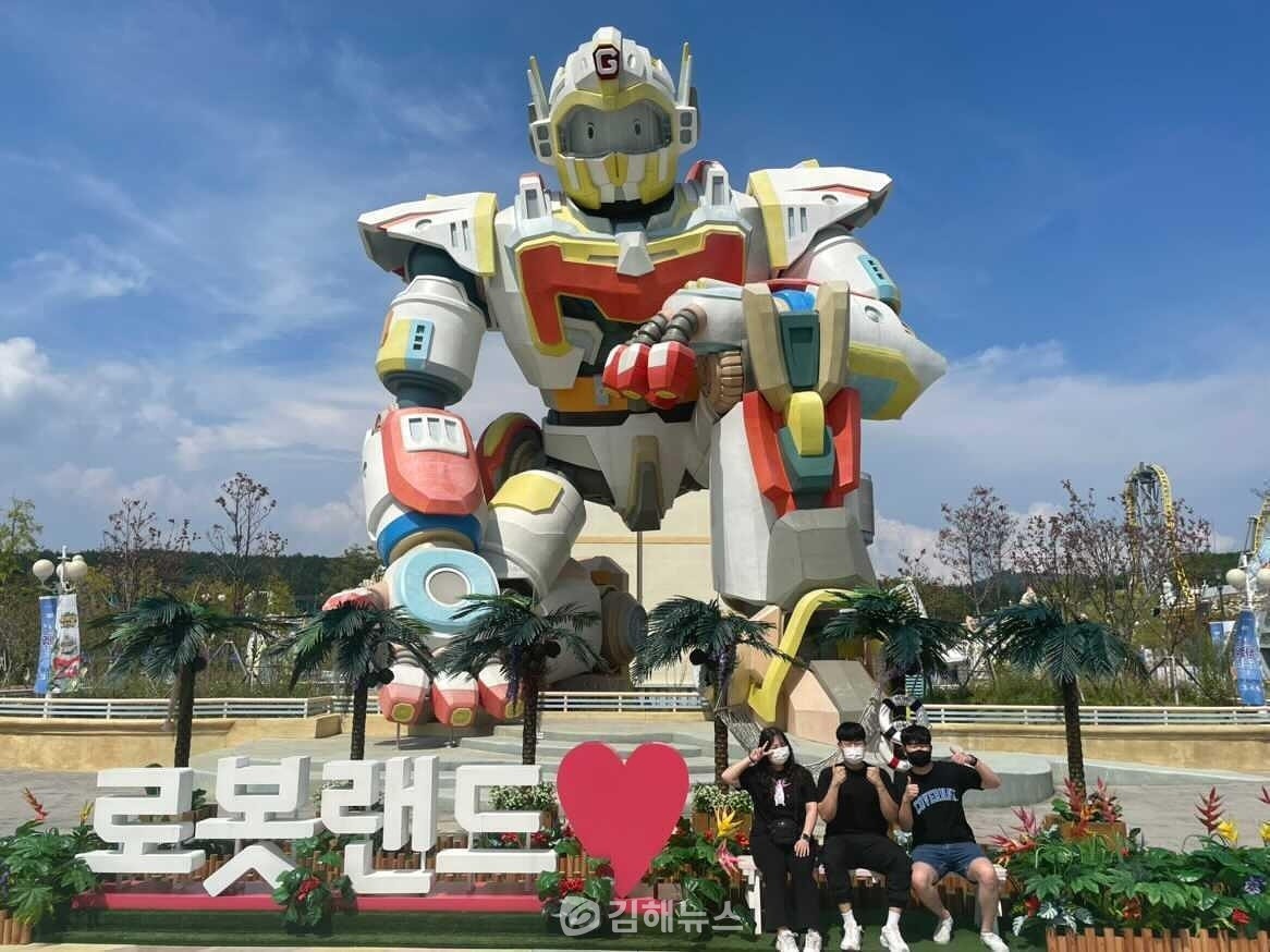 마산로봇랜드서 사람과 교감하는 AI 감성 로봇 리쿠 만나요