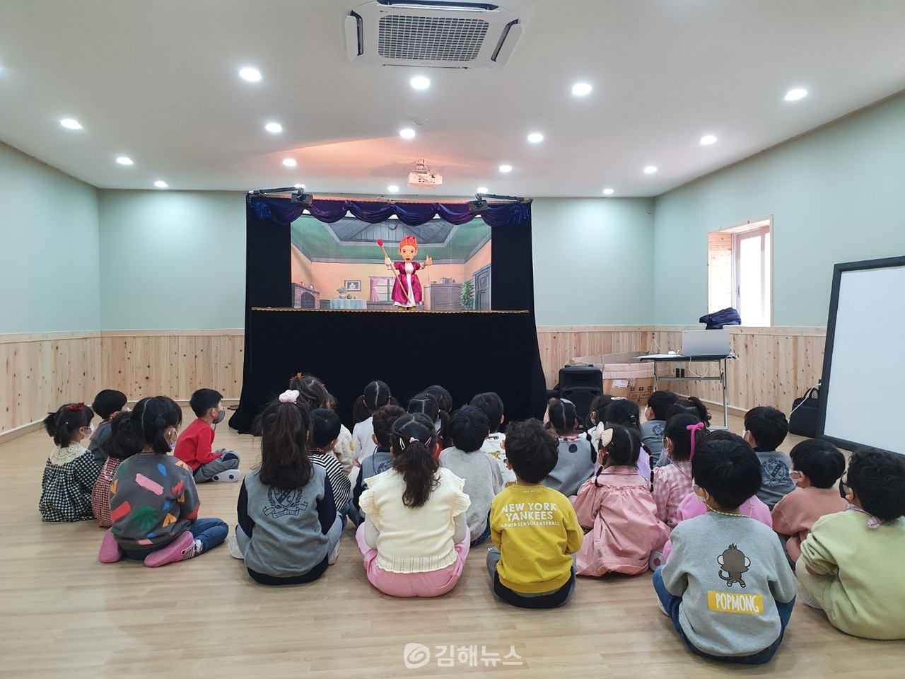 창원아동보호전문기관, 내 권리를 지켜주세요 인형극 진행
