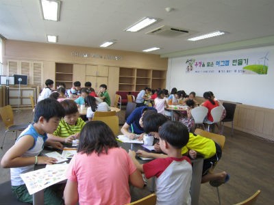 창원도서관, 우정 담은 머그컵 만들기 체험행사 열려