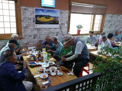 창원 의창구 금강산면옥, 노인 식사 제공