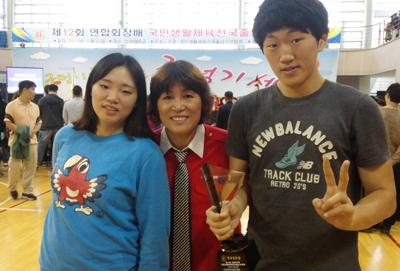엄마와 두 남매 우린 줄넘기 고수