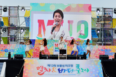 남해 멸치 축제 주인공 구경도 힘드네