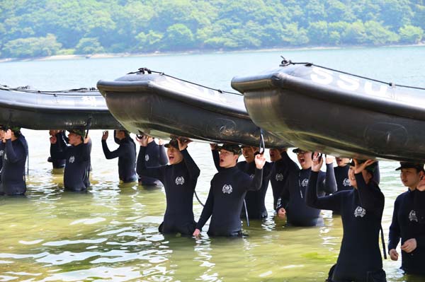 해군 제5성분전단 해난구조대 캠프 운영
