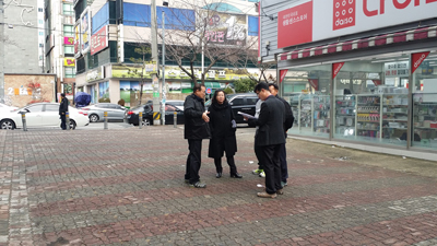 진해구청장, 용원동 주차난 현장 방문
