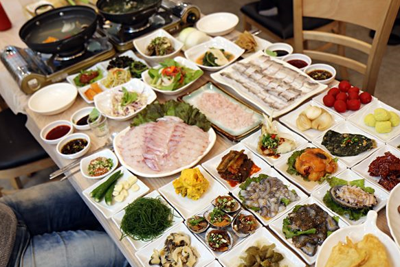 이색여름보양식 하모샤브샤브로 여름맞이, 여수 맛집 사계절횟집 여행객들 몰려