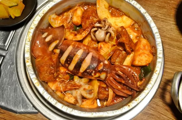 신용산역 맛집 무더위에도 줄서서먹는 갈비씨 매운맛이 비결
