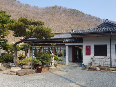 홍차가 전해주는 향긋한 여유에 흠뻑 빠졌죠