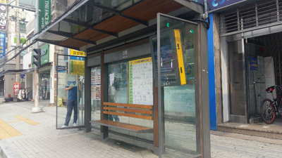 어둠 속에 숨은 마산 진동버스정류소
