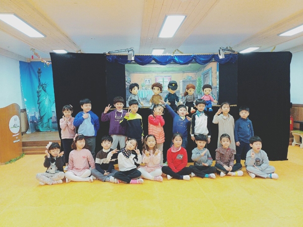 국제예술유치원, 아동 대상 아동학대 예방 인형극