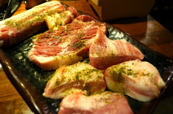 대학생들이 주목하는 신촌역맛집 제주돈1848 삼겹살 별미의 매력