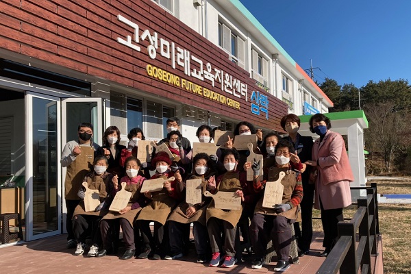 동네 어르신들이 직접 만든 나만의 도마, 어때요?