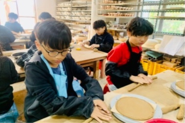 의령교육지원청, 칠곡초 학생 도자기 체험