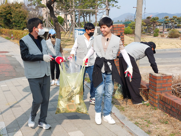 창원 외국인근로자, 환경 정화하며 뿌듯한 하루
