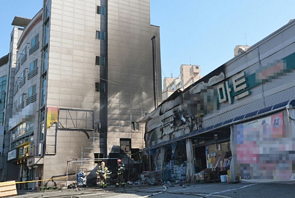 천안 마트 창고서 불··· 인명피해 없어