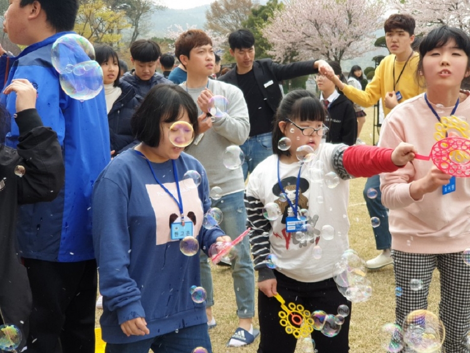 서산성봉학교, 마을교육공체와 장애인의 날 행사