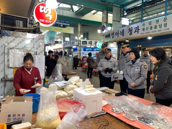 박수빈 공주경찰서장, 설 명절 맞이 전통시장 방문
