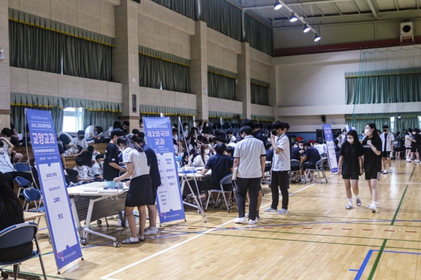 천안신당고, 진로탐색 교육과정 박람회 개최
