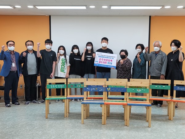 당진시마을만들기지원센터, 청소년이 만든 효도의자 기증