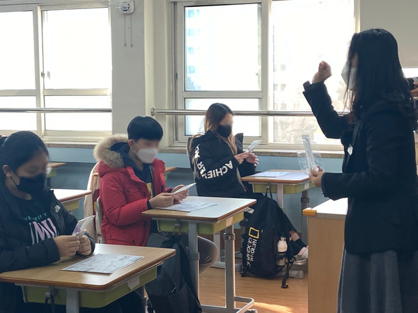 교내 유증상·기저질환자만 검사 실시…선제검사는 주1회