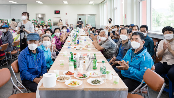 3년 만에 열린 경로 잔치로 비봉면이 들썩 들썩