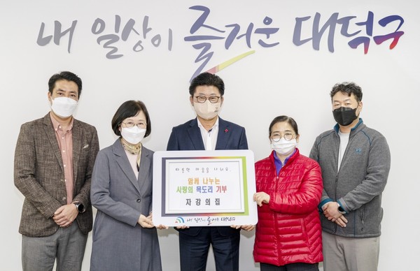 [포토] 대전 대덕구 노숙인재활시설 자강의집, 수제 목도리 366개 기부