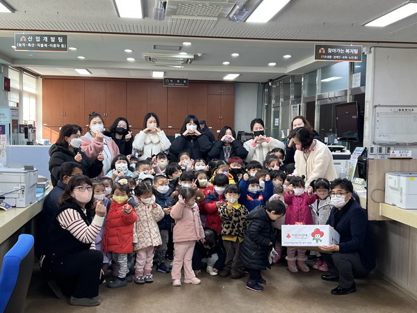 공주시 의당자연숲어린이집, 의당면 이웃사랑 성금 기탁 