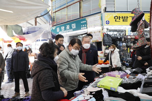 소진공 박성효 이사장, 설맞이 전통시장 현장 소통 나서