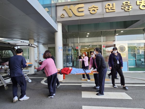 충주 송원요양병원·요양원 실제 화재발생 가상 대피훈련 실시