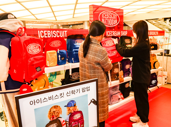 [포토] 대전신세계 Art&Science, 신학기 책가방 팝업스토어 오픈