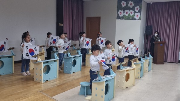 [포토] 자연어린이집, 5일 6.25 참전용사 위문공연 행사