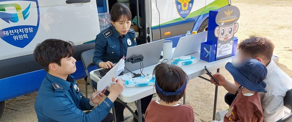 대전대덕경찰서, 대덕물빛축제서  사회적약자 보호활동 실시