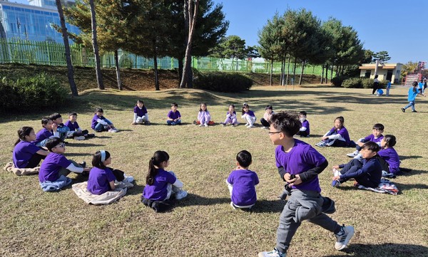 공주신월초,  가을 풍경 호태산 생태환경 등반체험 나서