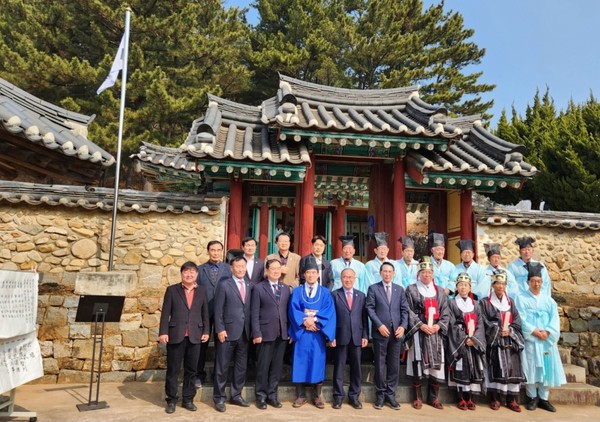 서산 부성사 문창후 고운 최치원 선생 춘계제향 봉행