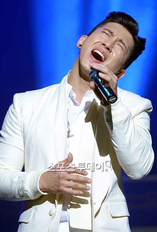 [포토]브라이언 열창