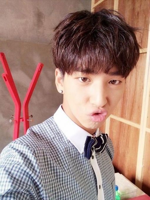 B1A4 바로, 교복입고 촬영장 셀카 귀요미