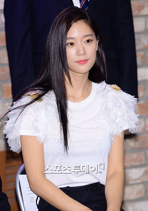 [포토]클라라, 시구 여신 (클)라라 왔어요~