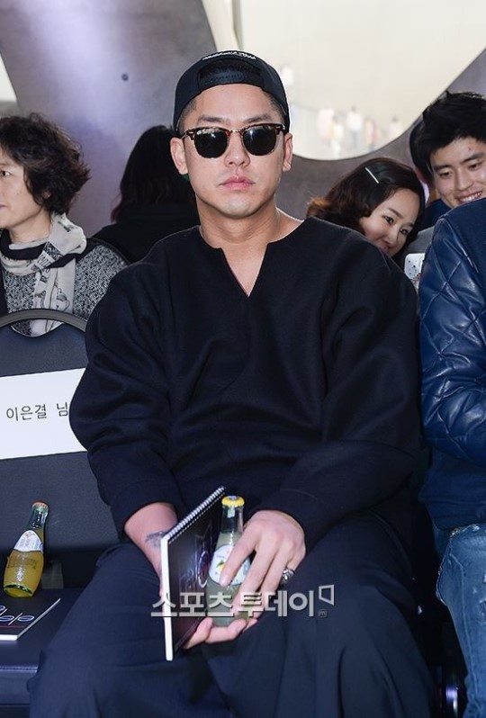 [포토]이용우, 시크한 올블랙 패션[스포츠투데이]
