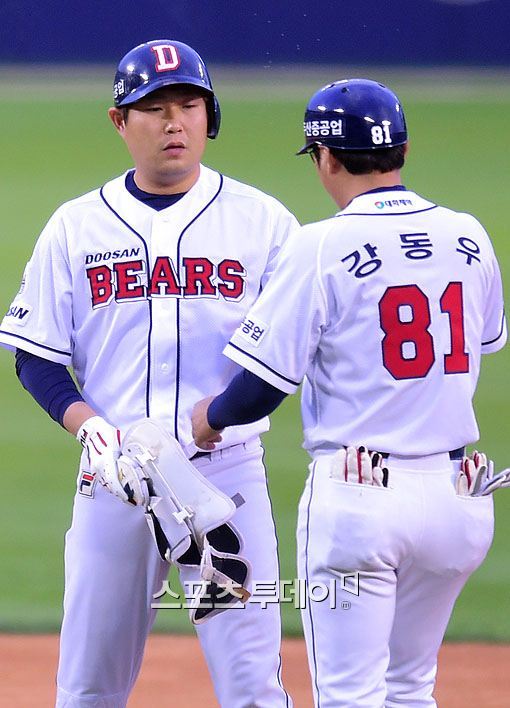 [포토]강동우 코치, 잘했어 양의지[스포츠투데이]