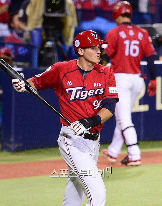 [포토]필, 오늘은 김기태 감독의 조커![스포츠투데이]
