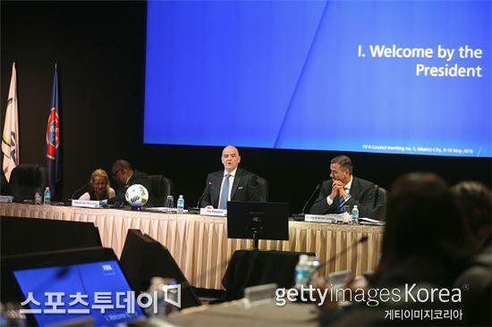 FIFA, 2026 월드컵 개최국 선정 2020년으로 연기