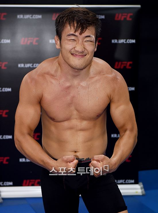 [ST포토]방태현 넘치는 힘