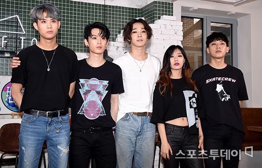 [ST포토]포즈 취하는 사우스클럽